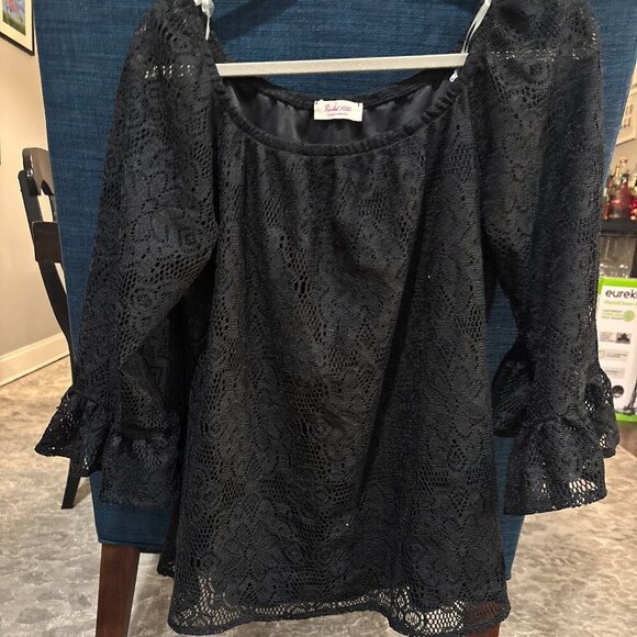 Beautiful black blouse large with adorable sleeves - Picture 1 of 5
